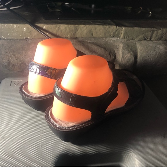 Alegria VIK-839 women's multi color embossed leather sandal Size 38/7.5US - Picture 7 of 14